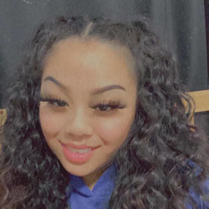 Meet your Posher, Alyson